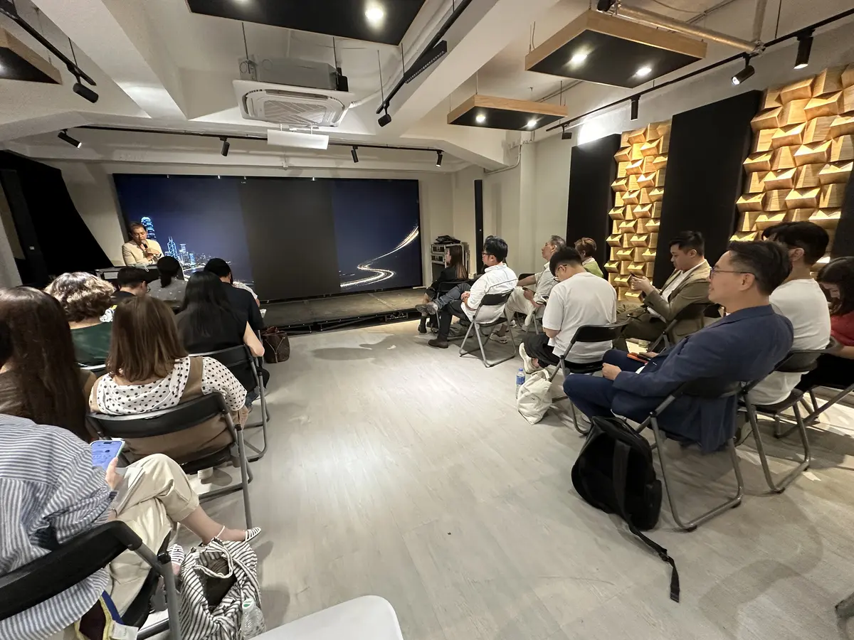 學員專心望住台上